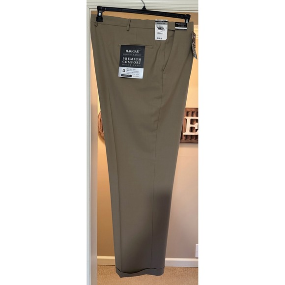 Haggar Mens Classic Fit Pleat Front Premium Comfort Dress Pants 48W x 32L Khaki Haggar Mens Classic Fit Pleat Front Premium Comfort Dress Pants 48W x 32L Khaki